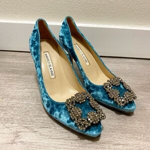 Manolo Blahnik Hangisi  Size 35  Women’s  Green Velvet Jewel Buckle Pumps